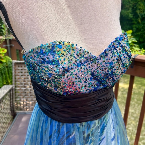 Vibrant Abstract Formal Dress | Vintage Y2K Beaded Cache Ballgown | Size 4 - Picture 3 of 17